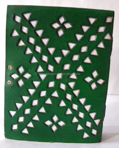 Vente en gros de papier découpé fait main en relief avec serrure agenda en cuir vert - Product Image 1