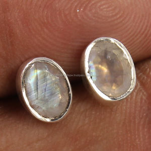 Pendientes Delicados con Engaste de Bisel, Plata de Ley 925, Piedra Lunar Arcoíris Natural, Gema Ovalada, Joyería Fina - Product Image 1