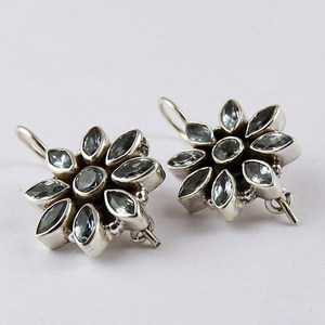 Impresionantes Pendientes de Plata de Ley 925 con Circonitas Blancas y Diseño Floral Bohemio de Shri Ashapura Jewels, Certificados por Terceros - Product Image 2