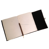 Cahier et carnet de croquis en cuir véritable vintage faits à la main ou journal intime avec rabat de verrouillage en laiton antique sur la couverture et 120 pages blanches vierges