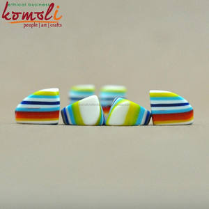 Perles en plastique abstraites, perles multicolores en résine rayée à la main - Product Image 6