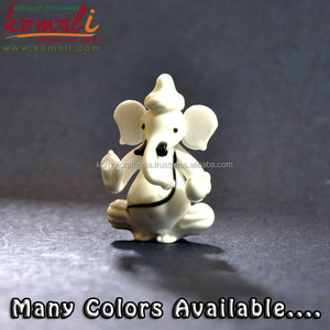 Statue de Ganesh en verre blanc laiteux Idole de Ganesha en cristal faite à la main, faveur de mariage parfaite et cadeau spirituel - Product Image 4