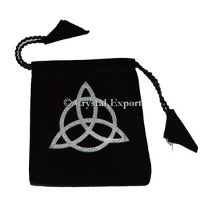 Bolsa negra con símbolo celta impreso: compra en línea de terciopelo Bolsa: En Línea, superventas, bolsas de terciopelo - Product Image 1