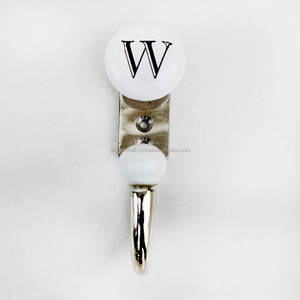 Styliste W Alphabet plat en céramique blanc solide mur réutilisable chapeau sacs vêtements crochets cintres robuste HK-285 - Product Image 3
