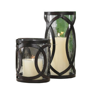 Ensemble de 2 bougeoirs en métal de style français - Product Image 1