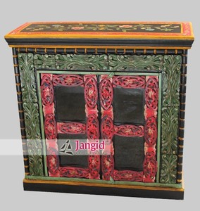 Armoire de salon vintage en bois récupéré peinte, avec porte à panneau surélevé en verre et motifs floraux sculptés à la main, idéale pour chambre d'hôtel ou ferme. - Product Image 3