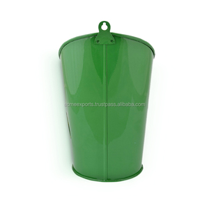 Jardinière murale décorative rouge suspendue avec design floral, parfaite pour l'intérieur et l'extérieur du jardin, ajoute du charme et de la fraîcheur instantanément - Product Image 4