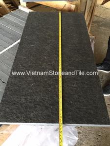 Tuiles en pierre de basalte noir naturel du Vietnam avec finition de surface pour applications en blocs extérieurs - Product Image 4