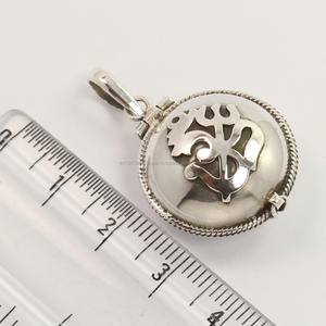 Indiansilverjewellery925 OM - Dije Religioso con Amuleto, Plata de Ley 925 Lisa para Unisex, Hindúismo - Product Image 2