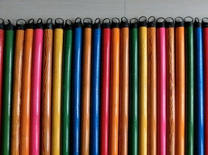 Bâton de balai enduit de PVC de 120x2,2 cm avec manche en bois Matériau de tête de balai PP - Product Image 4