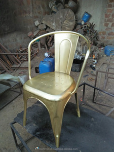 Silla moderna de hierro para restaurante y café con acabado de latón y brazo - Product Image 3