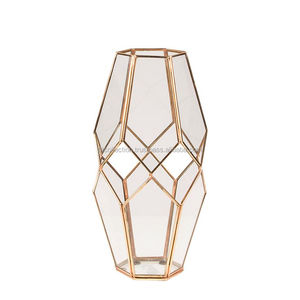 Lanterne en verre géométrique avec cadre en laiton, forme fantaisie, décoration d'intérieur, porte-bougie vide - Product Image 1