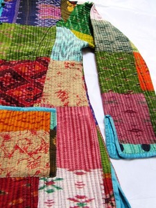 เสื้อแจ็คเก็ตสั้นผ้าไหมอิคัทวินเทจ แบบปะติดปะต่อ ผ้าไหมปักลายคันธา แขนเสื้อแบบแพทอลา คันธา สำหรับผู้หญิง แบบกลับด้านได้ สไตล์ชาติพันธุ์ - Product Image 4