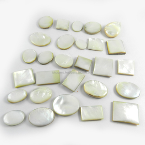 หินมุกธรรมชาติคุณภาพ AAA น้ำหนัก 100 กรัม รูปทรงอิสระ แบบคาโบชอง อัญมณีจาก Ishu Gems รุ่น IG0477 - Product Image 3