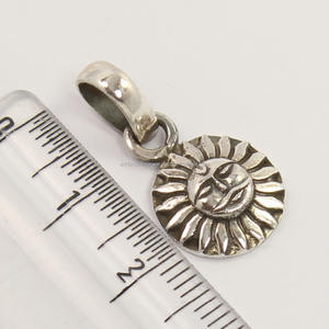 Pendentif religieux Surya en argent sterling 925, simple, pour toutes les occasions, fait à la main, bijoux fins pour femmes, certifié par un tiers - Product Image 2