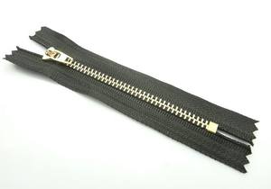 Haute qualité à extrémité ouverte en métal fermeture éclair longue chaîne en gros pour chaussures vêtements sacs oreillers Textiles de maison jeans-laiton disponible - Product Image 3