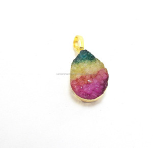 Pendentif en pierre précieuse Druzy multicolore Pierre de naissance Collier clouté de diamants Plaqué or Mignon pour les fêtes Bijoux en argent sterling - Product Image 1