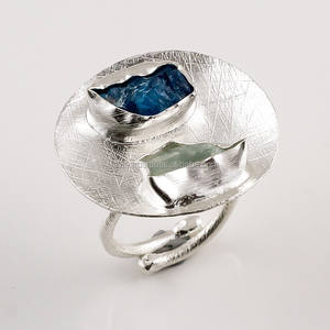 แหวนแต่งงานเงินสเตอริง925พร้อมพลอยอะพาไทต์สีฟ้าและนีออนหยาบแบบธรรมชาติผู้ส่งออกเครื่องประดับขายส่ง - Product Image 1