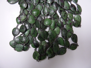 Natural verde rubí Zosite pera plata de ley rodio y chapado en oro bisel ajuste fiesta encantos - Product Image 3