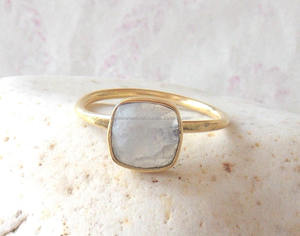 Arco Iris piedra lunar hermosa forma de cojín hecho a mano anillo ajustable con anillo chapado en oro anillo hecho a mano - Product Image 2