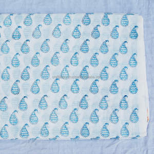 Bloque de tela Paisley de popelina de algodón blanco hecho a mano indio de alta calidad impreso para mujer vestido bolsa fabricación venta al por mayor uso de cubierta - Product Image 5