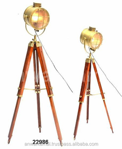 Venta al por mayor hecho a mano último diseño personalizado latón antiguo lámparas de estudio - Product Image 1