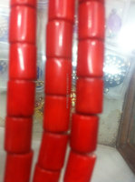Perles de pierres coralliennes