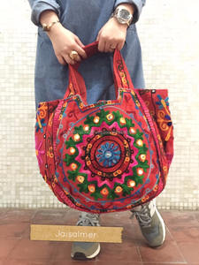 กระเป๋าถือแบบใหม่ของอินเดีย กระเป๋าโท้ทปักลาย กระเป๋าถือแบบฮมง กระเป๋าถือปักลายขนาดใหญ่ สไตล์คุชท์ กระเป๋าสะพายไหล่ลายชนเผ่า ขายส่ง - Product Image 2