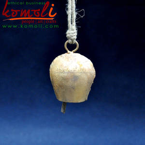 กระดิ่งวัวตกแต่งบ้านสไตล์ชนบทขนาดเล็ก ออกแบบเอง ขายส่งกระดิ่งวัวอินเดียบนเชือกป่าน ทำด้วยมือ - Product Image 3