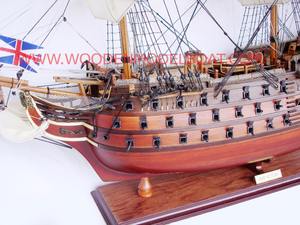 Náutico HMS Victory Modelo de barco de madera Técnica pintada a mano Elegante diseño de barco alto 80x20x78cm Decoración del hogar - Product Image 2