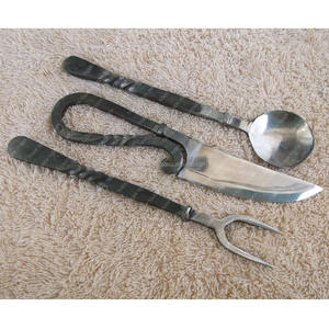 Ensemble de couverts médiévaux forgés à la main finition semi-polie en métal écologique - Product Image 1