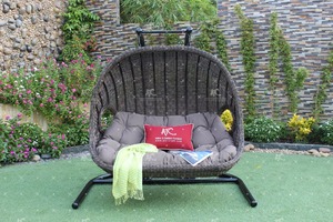 Chaise double suspendue, hamac d'extérieur en osier et rotin synthétique - Product Image 2