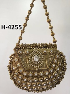 H4251 Sacs de soirée pour dames, or et argent, faits à la main, pochette en métal, fourre-tout à perles, sac à main à motifs pour les achats en ligne en Inde - Product Image 5