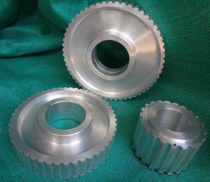 Poulie de courroie de distribution anodisée en alliage robuste Engimech avec alésage de 10mm pour machines CNC et systèmes d'automatisation - Product Image 3