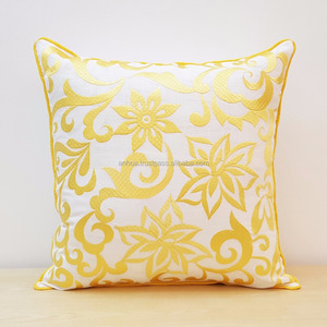 Desain Damask dengan Sarung Bantal Bordir Pola Berlian Desain Kustom Sarung Bantal Dekoratif dengan Pipa - Product Image 1
