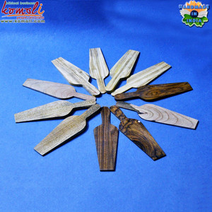 Espátula de madera con textura natural y diseño personalizado - Product Image 6