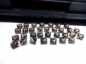 Piedra de cuarzo ahumado cuadrado de corte princesa de 9*9mm para hacer joyas - Product Image 2