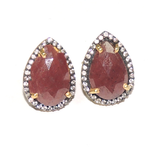 Pendientes de tuerca de zafiro rojo natural de Plata de Ley 925 con chapado en oro para boda o regalo joyería de mujer - Product Image 1