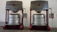 Presse à fruits hydraulique 20 kg/h 380 V Fabriquée en Italie Machine à vin industrielle
