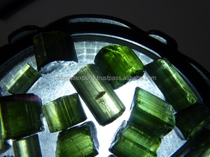 
 
 
 Turmalina Verde Natural Sin Cortar al por Mayor - Piedras Preciosas Sueltas de Colores Mezclados de Origen Indio Sin Tratamientos Peso Personalizado por Unidad - Product Image 4