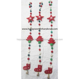 Cintre en feutre cadeau de Noël pour décorations festives - Product Image 1