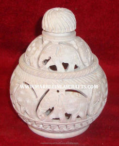 เชิงเทียนหินสบู่ตกแต่งลายแฮนดิทำมือ - Product Image 1