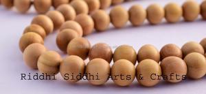 El mejor collar Mala de sándalo de 108 cuentas, dulce fragancia amaderada ecológica, marrón dorado oscuro Natural, más de 50 años, sur de la India - Product Image 3
