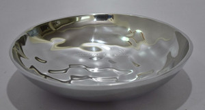 จานและจานโลหะทุบทำจากอะลูมิเนียมขนาด26X26X6ซม. - Product Image 1