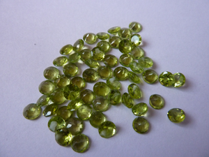 
 
 
 Peridoto Verde Natural, Piedras Preciosas Sueltas, Corte Brillante Redondo de 6 mm para Joyería - Peso Personalizado, Venta al por Mayor de Coszcalt Expo - Product Image 3