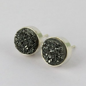Pendientes Huggie de Plata de Ley 925 con Druzy de Titanio Gris Súper Dulce, Hechos a Mano, Estilo Bohemio, Joyería de Plata, Certificados por Terceros - Product Image 3