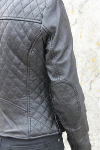 Veste en cuir matelassé élégante pour femmes Vêtements d'extérieur décontractés et formels disponibles en plusieurs modèles et tendances de la mode saisonnière - Product Image 6