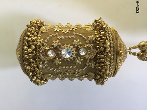 H4251 Sacs de soirée pour dames, or et argent, faits à la main, pochette en métal, fourre-tout à perles, sac à main à motifs pour les achats en ligne en Inde - Product Image 2