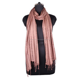 SC0207 Écharpe en filet de rayonne tricotée à la main pour les filles SC0207 Écharpe en filet de rayonne tricotée à la main pour les filles - Product Image 1