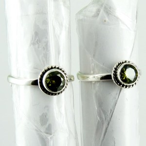 Bijoux Shri Ashapura : Bagues d'orteil Bohèmes en Argent Sterling 925 avec Zircon Vert, Sertissage clos, Faits à la main, Vente en gros - Product Image 4